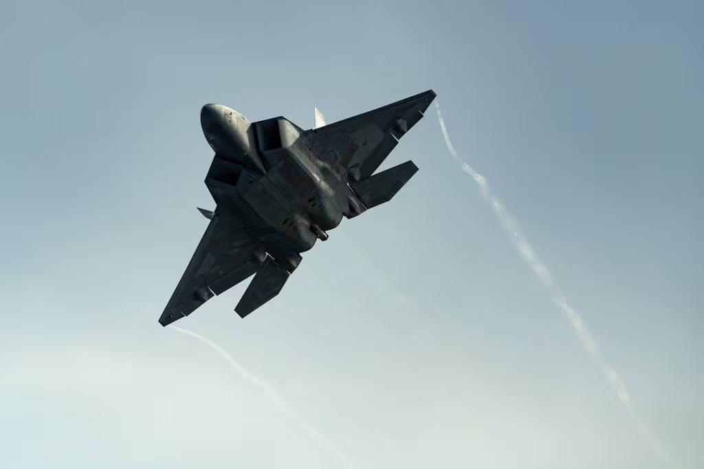 F-22 Raptor در تمرینات آموزشی جورجیا دچار "مشکل" شد !